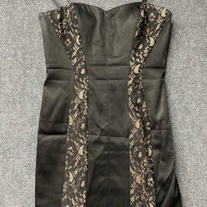 Size 10 strapless dress, brand aidan, sits right above knee (I’m 5’10” for ref)